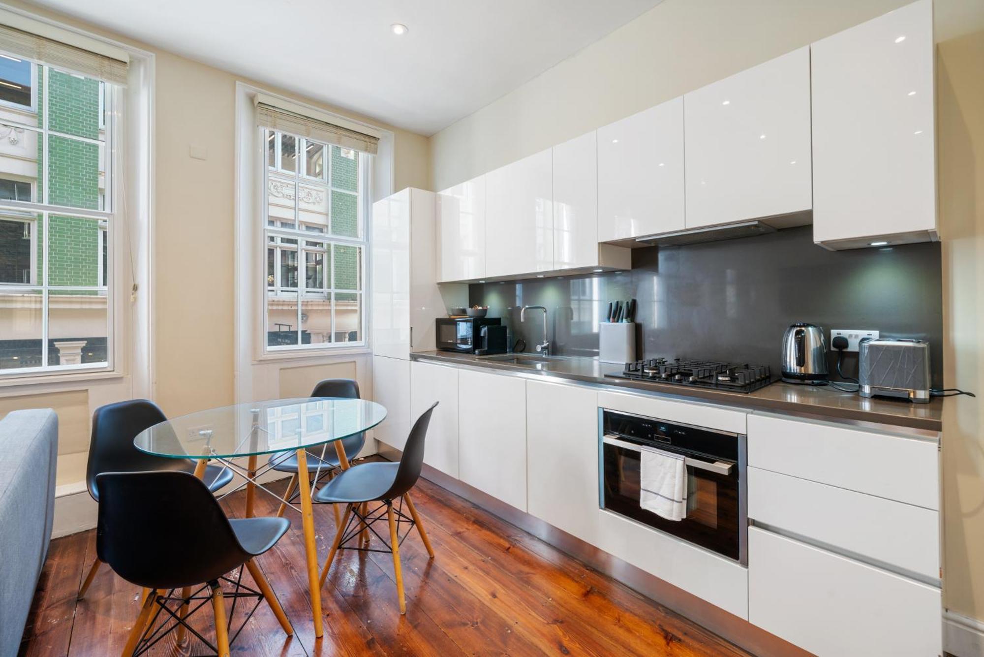 Superb One Bedroom In Soho Apartament *
