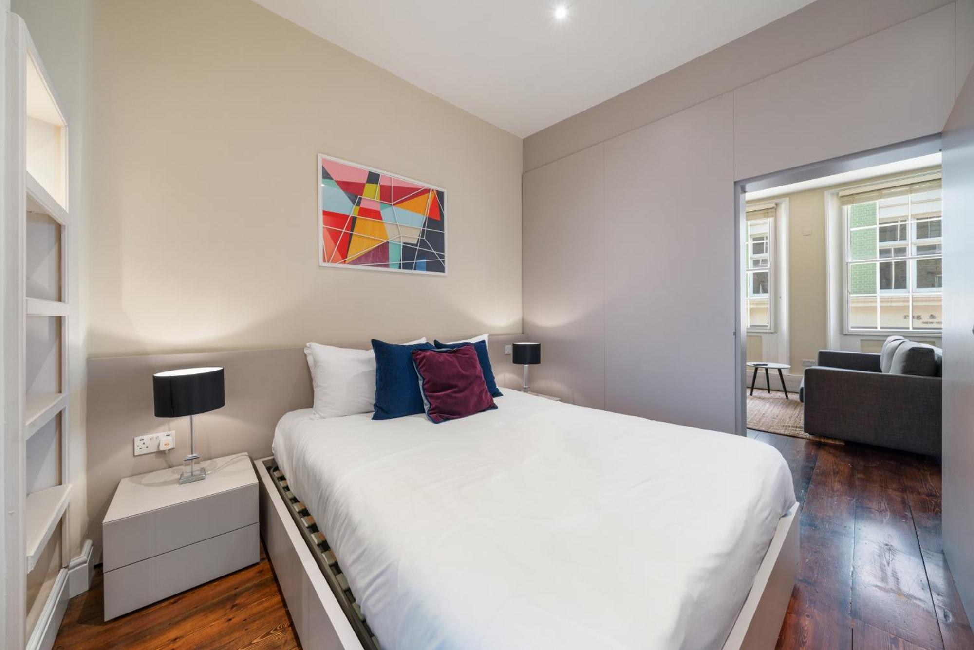 Superb One Bedroom In Soho Apartament Londra