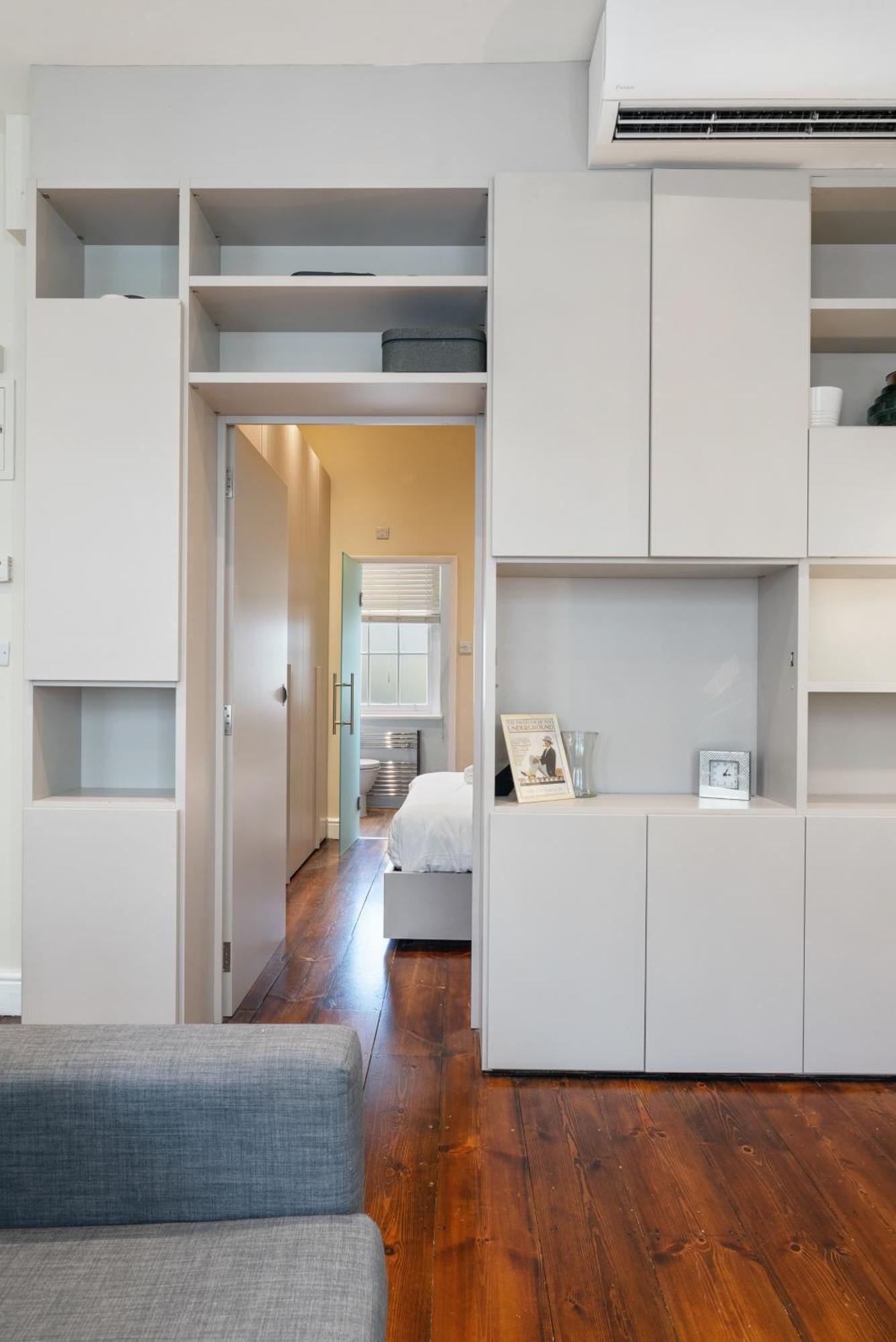 Superb One Bedroom In Soho * Londra